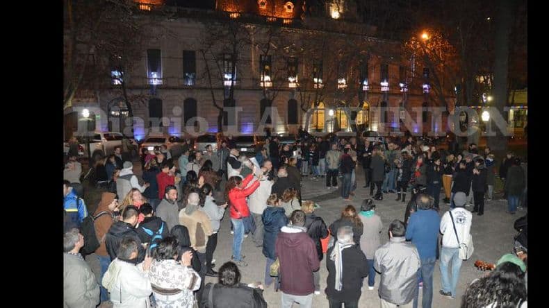 Los pergaminenses se movilizaron en contra del tarifazo en los servicios