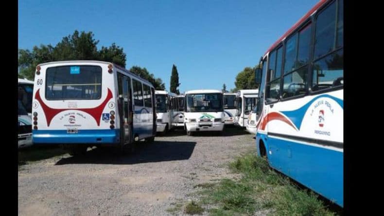 El paro de colectivos sigue y ya no es claro el futuro de La Nueva Perla