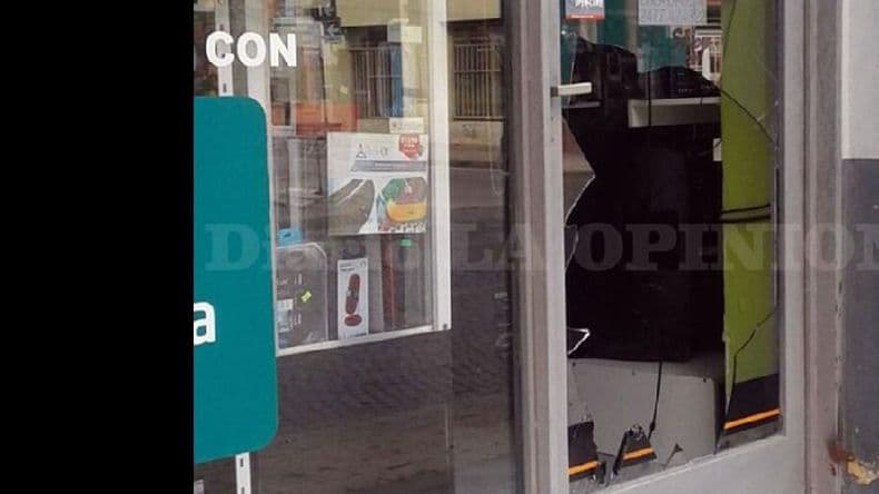 Rompieron un vidrio y volvieron a robar en un comercio de electrónica