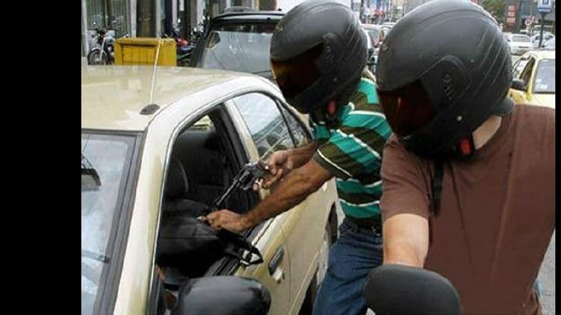 Asalto a un remisero y una pasajera cuando se dirigían al barrio Atepam