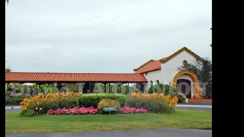 Violento asalto: balearon al sereno del cementerio Parque La Merced