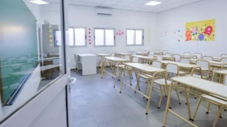 En medio de un paro nacional, comienzan las clases en siete provincias