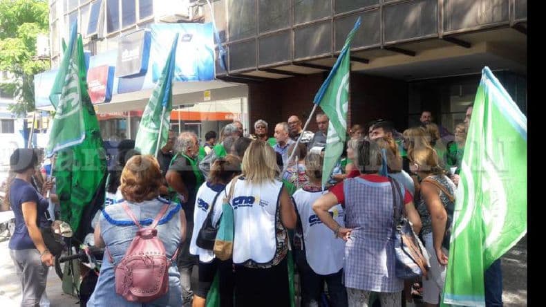Afiliados de ATE se movilizaron en defensa de empleados estatales