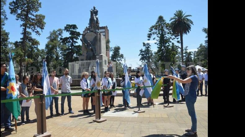 En el Día de la Soberanía se realizó la toma de promesa a la Bandera de Pergamino