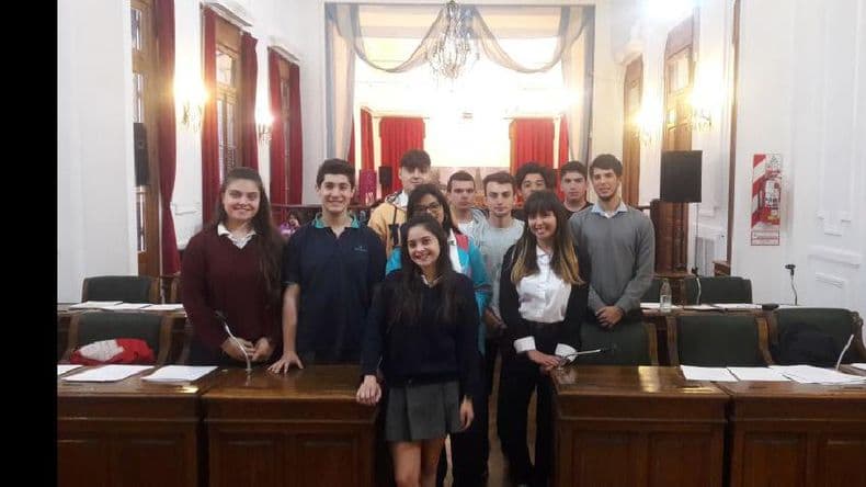 Amplia convocatoria en la primera sesión del Parlamento Estudiantil