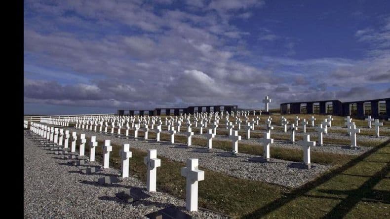 La Cruz Roja identificó 88 de las 121 tumbas de soldados caídos en las Islas Malvinas