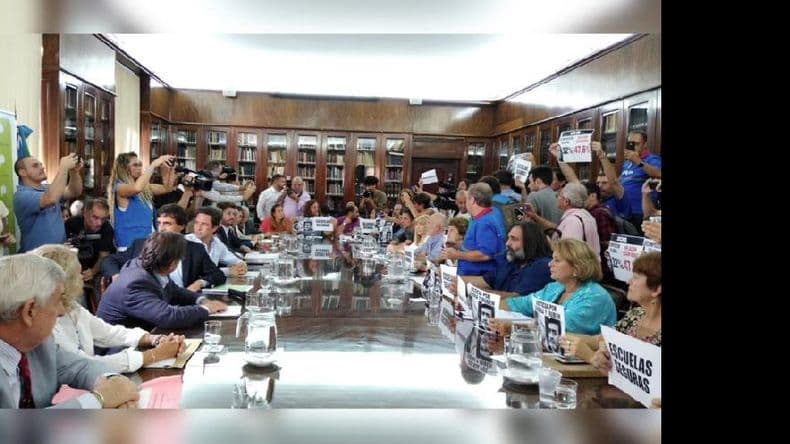 Los docentes rechazaron la oferta del Gobierno: exigen “recomposición” por 2018