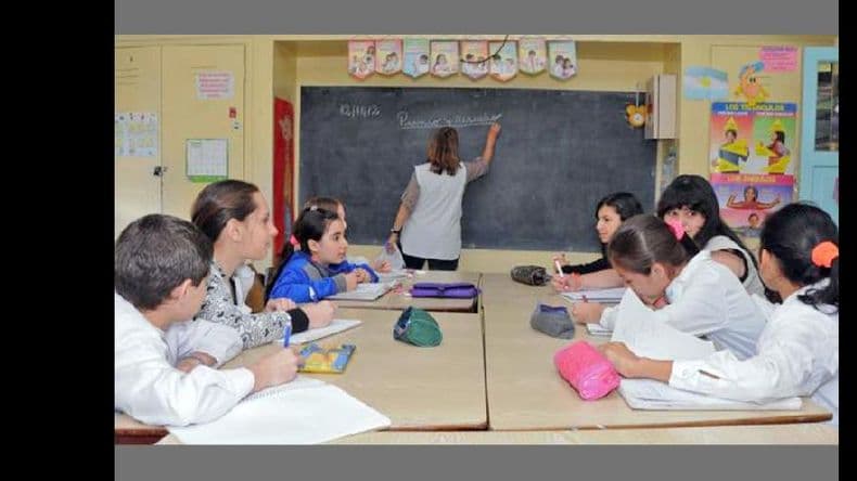 Mañana será la primera reunión entre Vidal y los gremios docentes