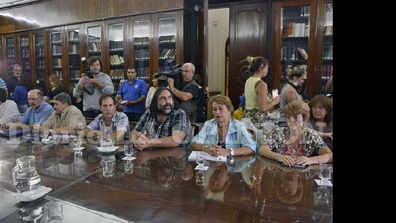 Apartamiento de docentes suplentes: FUD advierte que es una decisión "unilateral"