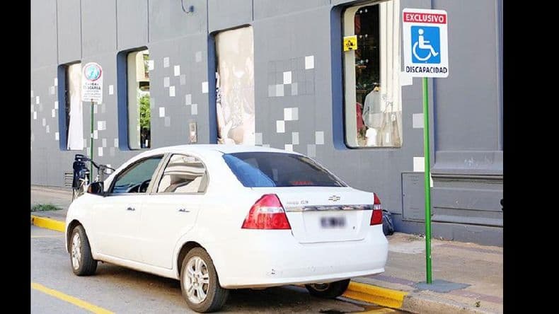 Estacionamiento: controles en espacios exclusivos y habilitan el lado izquierdo