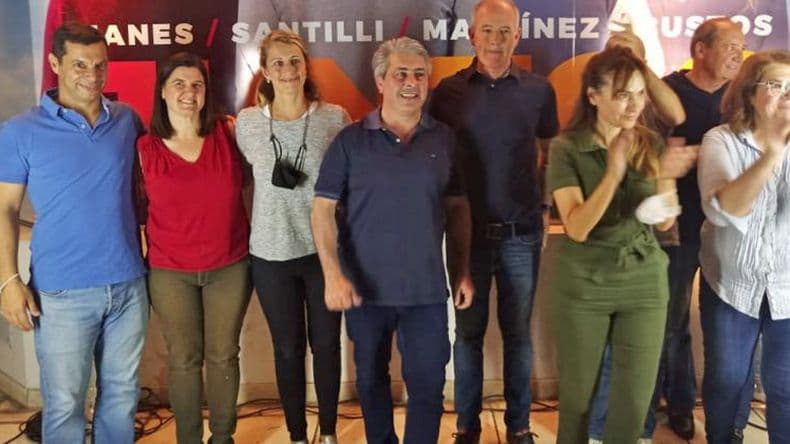 Martínez celebró junto a los futuros concejales de Juntos
