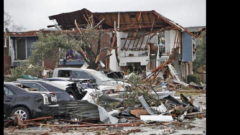 Tormentas y tornados dejaron al menos 43 muertos en EE. UU.