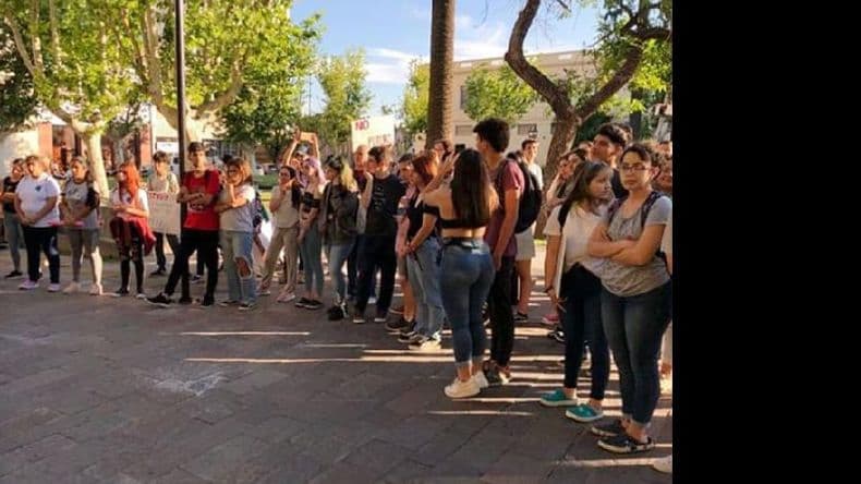 Alumnos de la Escuela Normal reclamaron que se reabra una modalidad educativa