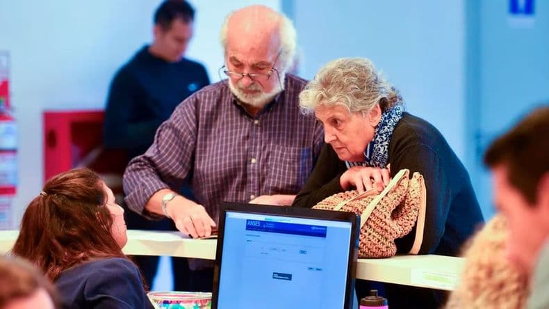 Casi 5,4 millones de jubilados y pensionados cobran un haber menor a 400 mil pesos por mes