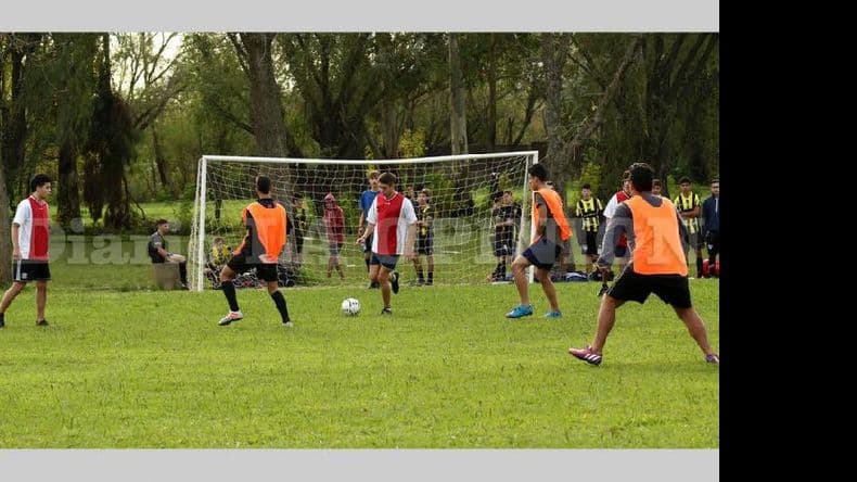 Los Juegos Cacho Bustos comenzaron a puro fútbol