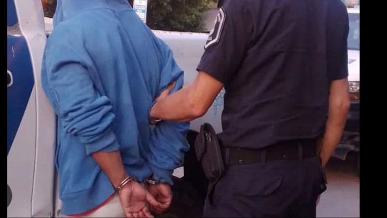 Detuvieron a dos mayores y un menor por robar en un comercio del barrio Malvinas
