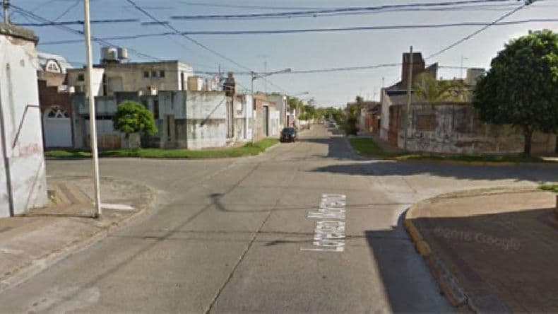 Un menor de 16 años y otro de 18 golpearon a una mujer, le robaron un celular y fueron detenidos
