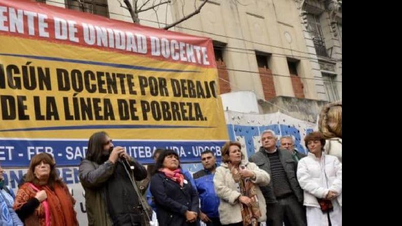 El Frente Docente realizó una clase pública y ratificó un paro antes de las vacaciones