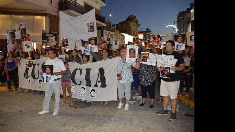 Familiares de las víctimas del incendio en la Comisaría volvieron a marchar