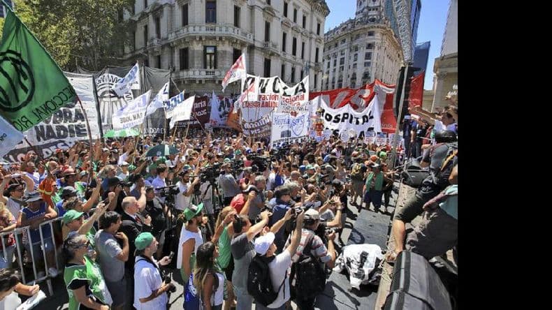 Los estatales marcharon con movimientos sociales y partidos de izquierda