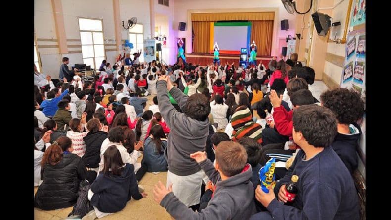 Presentaron la obra “Súper Misión Seguridad Social” en diferentes escuelas