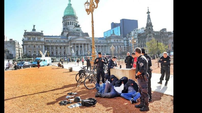 Desbarataron una banda de motochorros colombianos tras una salidera bancaria