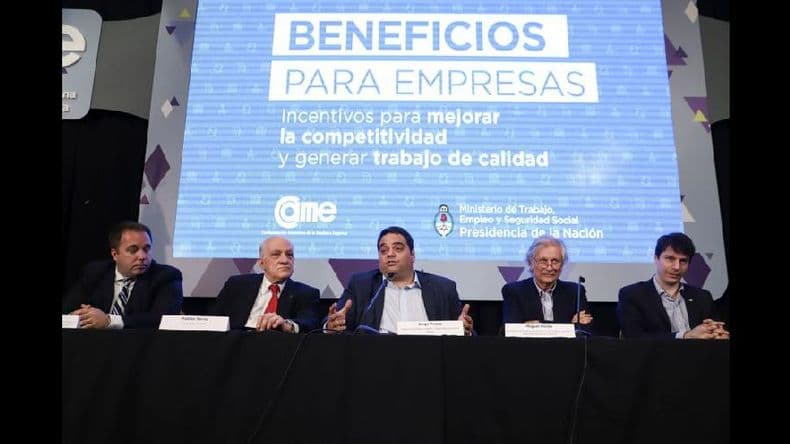 Empresarios piden bajar los aportes patronales