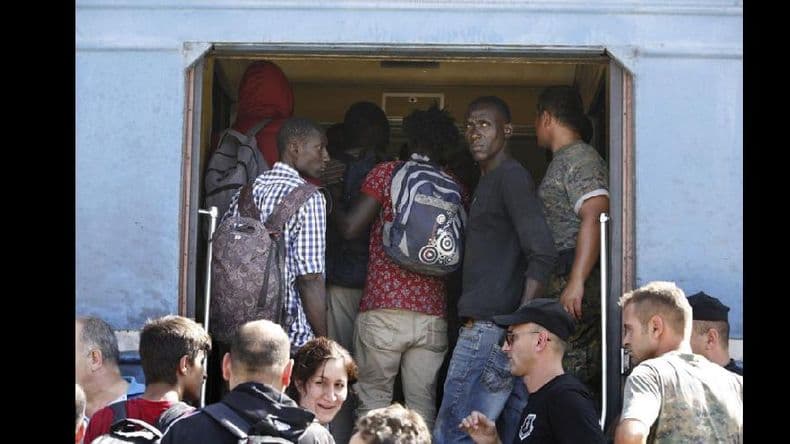 Miles de migrantes llegan a Austria y Alemania, sigue el caos en Hungría