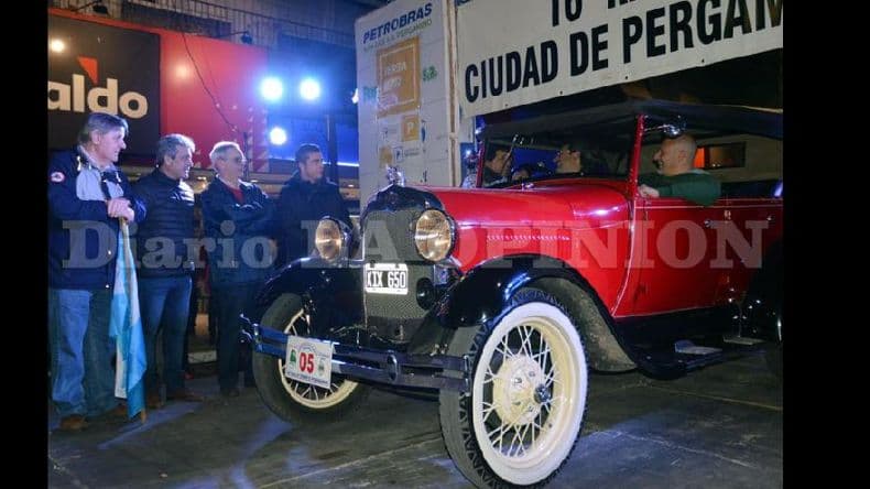 El Rally de Autos Clásicos Pergamino-Hughes concretó la largada simbólica