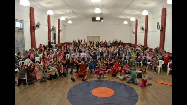 Más de 400 personas de los pueblos disfrutaron del "Chocolate y Circo"