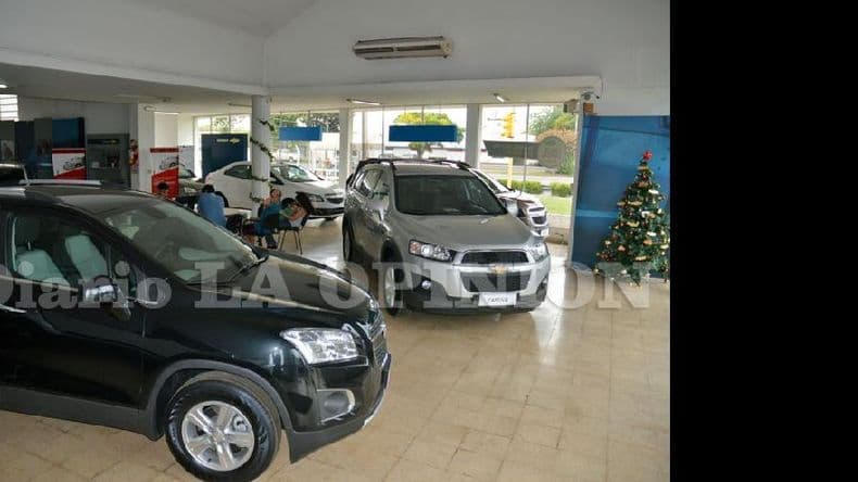 El mercado automotor, conforme con la baja de impuestos a los autos de alta gama pero atento a las subas de precios