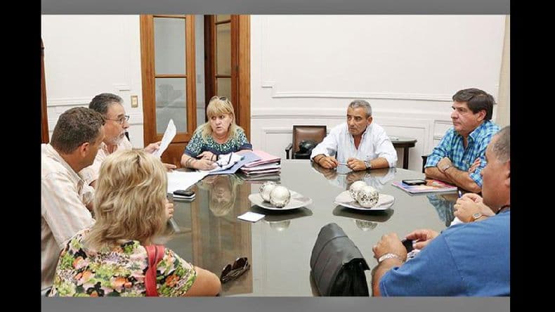Los gremios municipales no aceptaron la propuesta de aumento y vuelven a reunirse