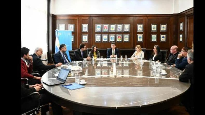 Hubo acuerdo entre kiosqueros y la empresa de las figuritas del Mundial