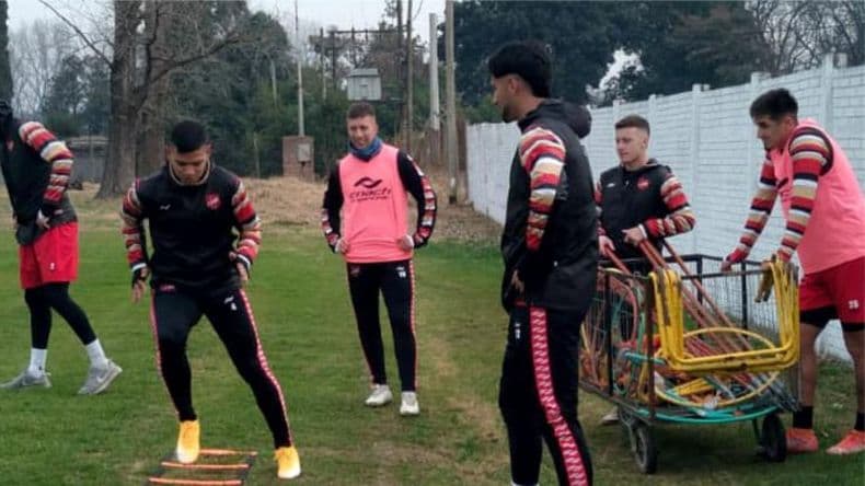 Douglas visitará a Defensores de Villa Ramallo el miércoles por la noche en San Nicolás
