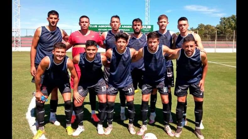 Amistoso: Douglas y Agropecuario no pudieron romper el cero