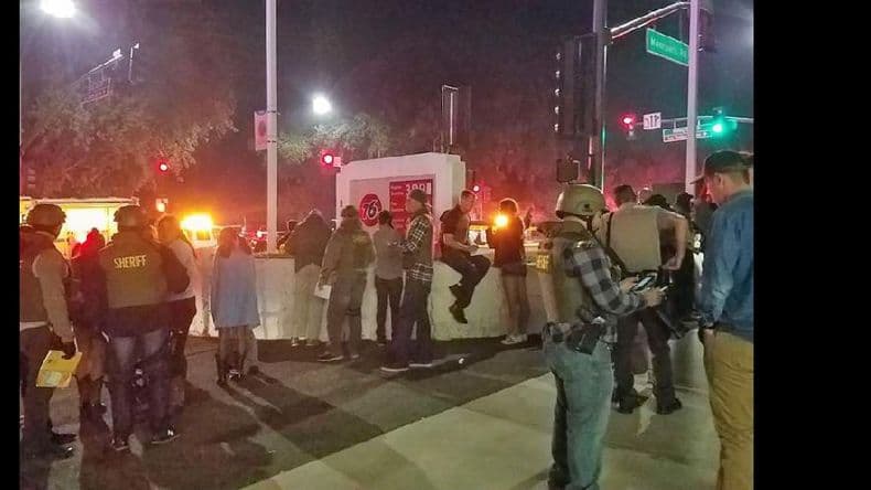 Un exsoldado mató a tiros a 12 personas en un bar de California