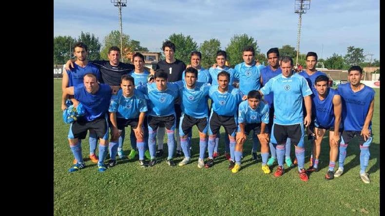 Juventud ganó en los penales y clasificó a las semifinales