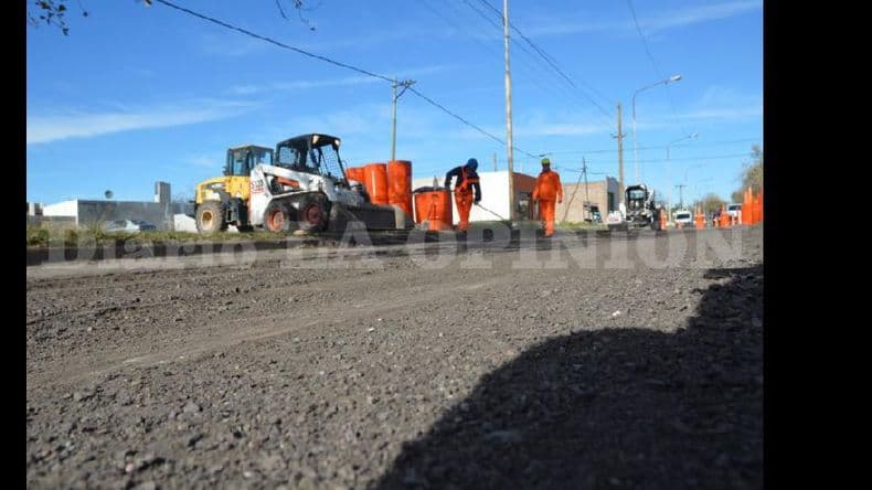 Comenzaron a pavimentar Barrancas del Paraná