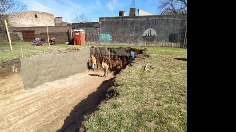 Reparan cañerías de agua y hay poca presión en distintas zonas de la ciudad
