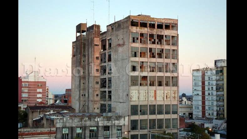 Iniciaron los trabajos para el saneamiento del exedificio de Annan