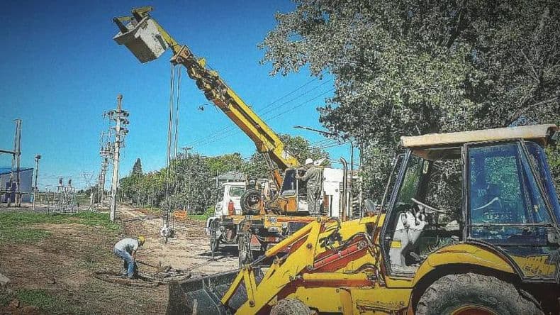 Recambio de la cañería de energía eléctrica que alimenta a Pergamino