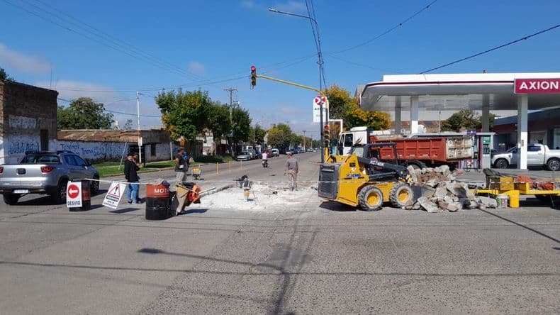 Importante obra de bacheo realiza la Municipalidad de Pergamino en Ameghino y Paraguay