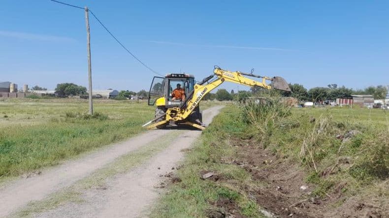 Limpieza de desagües pluviales en un sector del barrio Güemes
