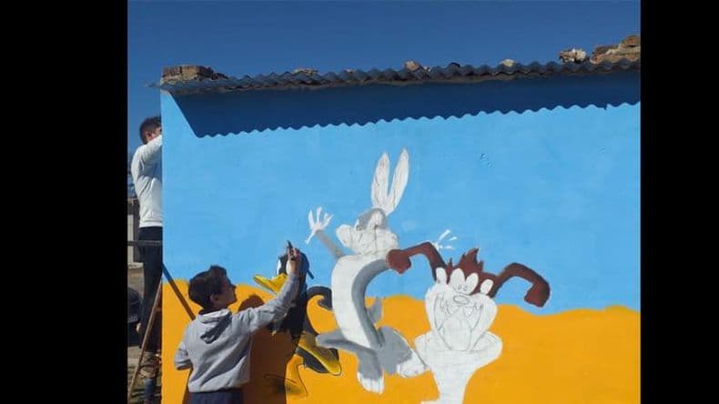 El arte sigue tomando garitas de colectivos