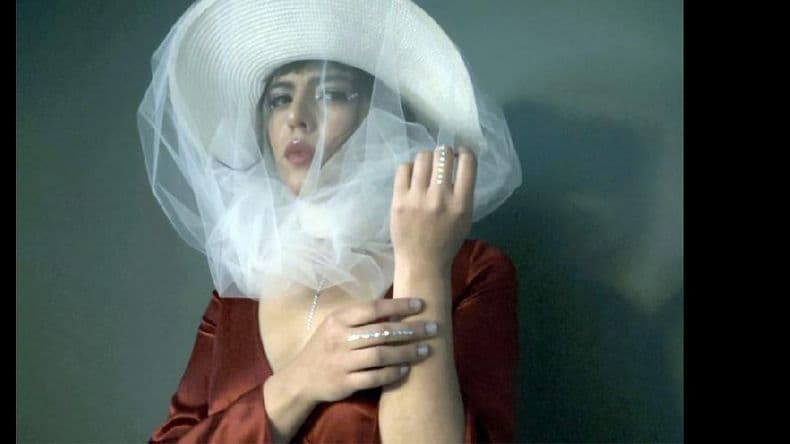 Cantautora local radicada en Chile estrena el video “Almas saladas”