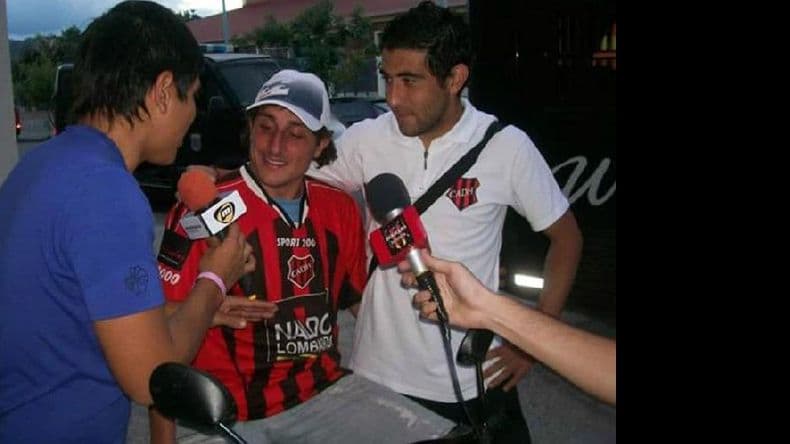 A siete años de la “locura” de un hincha de Douglas arriba de su moto 125c.c