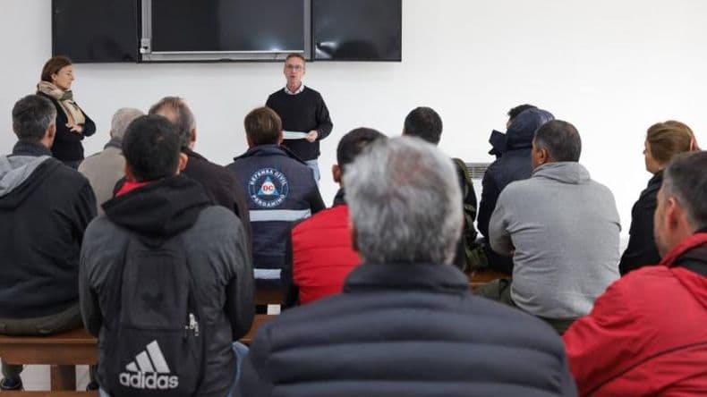 Más de 40 forestadores y podadores recibieron su diploma