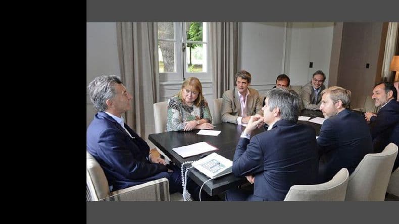 Mauricio Macri ordenó aceitar los contactos con Donald Trump