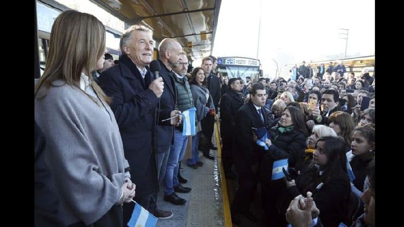 Macri dijo que la Argentina está “en la mitad del río y tiene que cruzar al futuro”