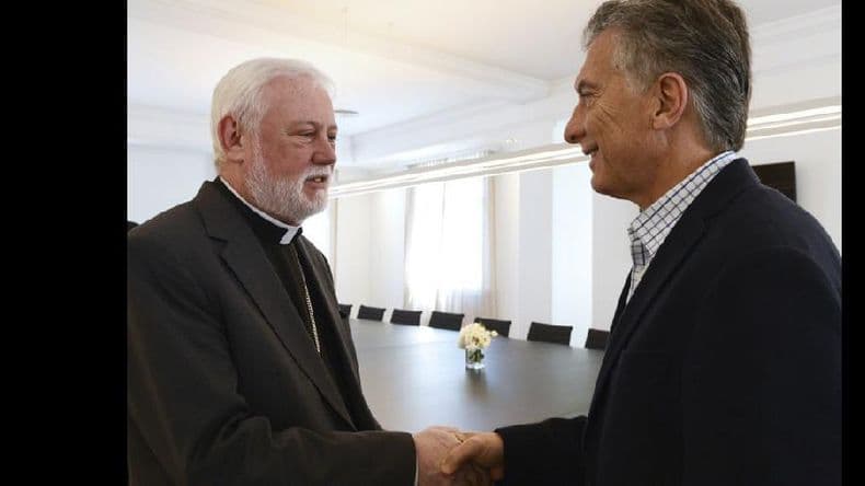 El jefe de Estado recibió al canciller del Vaticano en la Quinta de Olivos